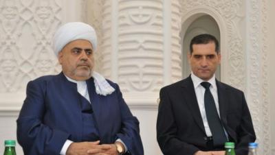 “O Fətullah özbaşına FETÖ olmayıb, arxasında duranlar var”