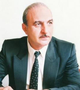 Öz nəğməsini oxuyan yazıçı