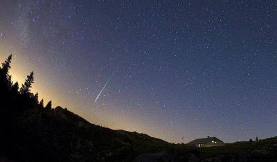 Bu gecə Yerə meteorit yağacaq