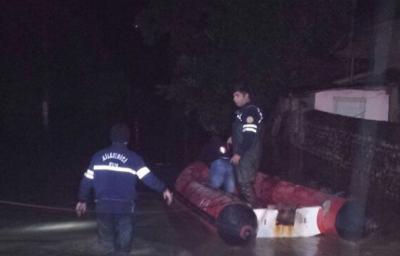 Lənkəranda yaşayış evlərini su basdı