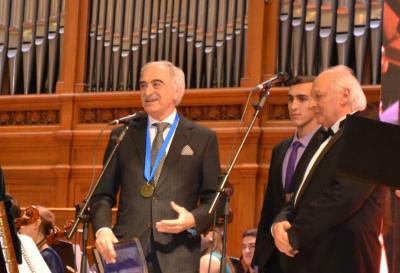 Polad Bülbüloğlu “Rus ifaçılıq sənəti” Fondunun 25 illiyi medalına layiq görüldü