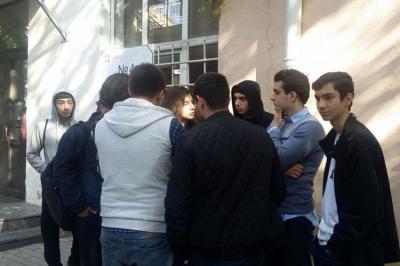 Tbilisidə azərbaycanlı şagirdin təhqir olunduğu məktəbin direktoru işdən çıxarıldı