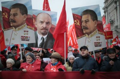 Moskvada Oktyabr inqilabının 100 illiyinə həsr olunmuş yürüş