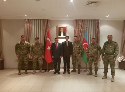 Türkiyənin hərbi attaşesi Azərbaycan qazilərilə görüşdü