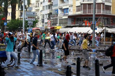 Türkiyədə hökumətə qarşı etiraz aksiyaları davam edir