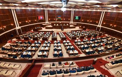 Yenidən hazırlanan “Silahlı Qüvvələr haqqında” qanun layihəsi müzakirəyə çıxarılır