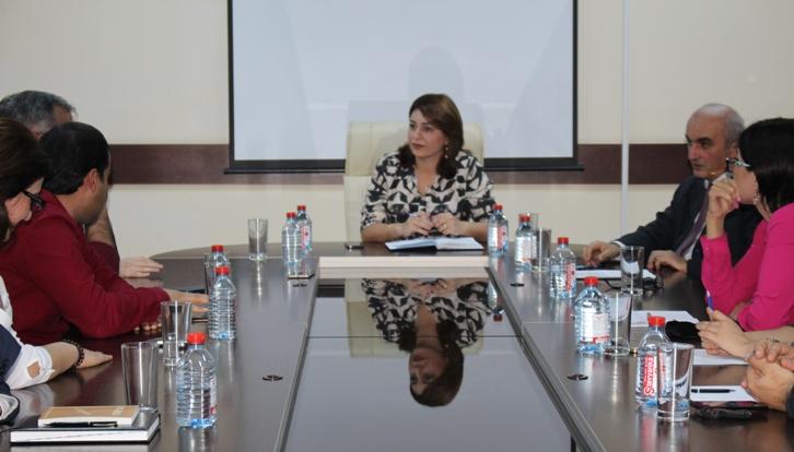 İnternetin ədəbiyyata təsiri müzakirə olundu <b style="color:red"></b>