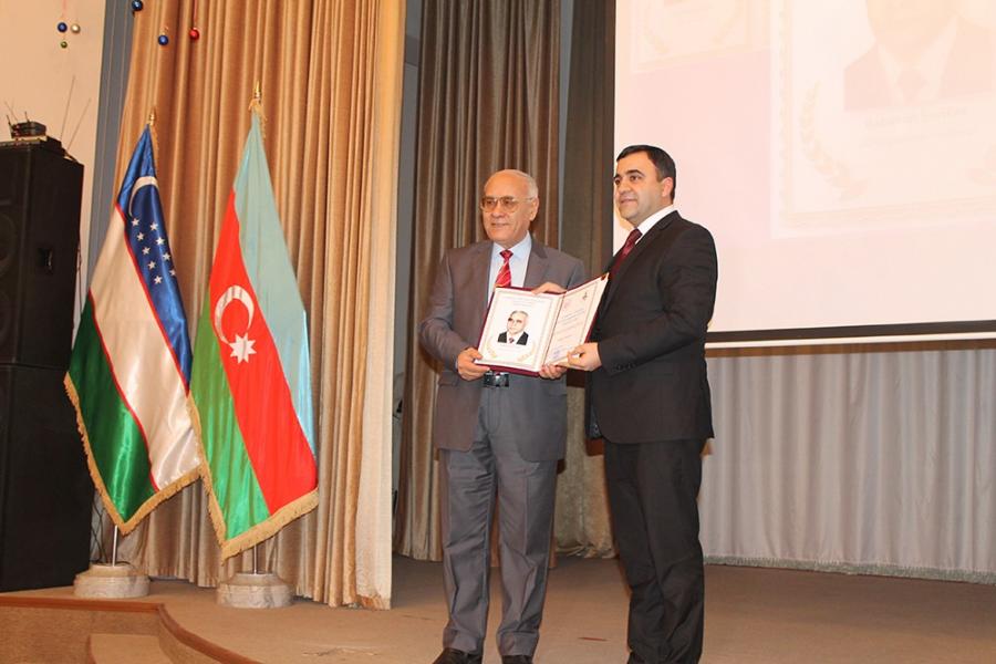 Özbək ədiblərinə Azərbaycandan mükafatlar<b style="color:red"></b>