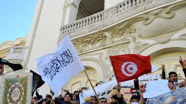 Tunisdə etirazçılarla polis arasında toqquşma: ölən və yaralananlar var<b style="color:red"></b>