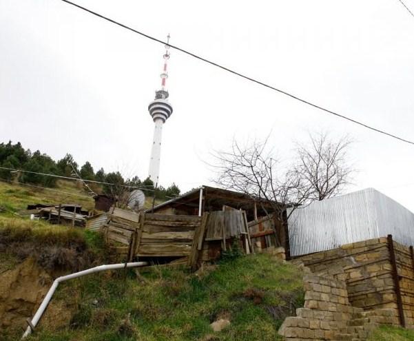 Teleqüllə yaxınlığında 30 metr uzunluğunda, 12 metr dərinliyində çatlar yarandı<b style="color:red"></b>