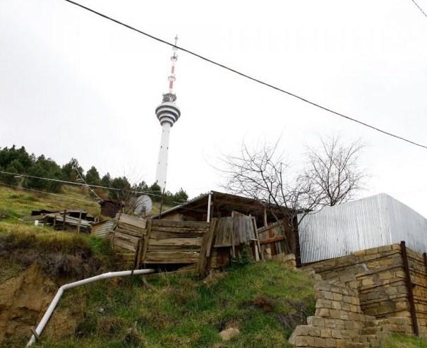 “Bayılda təhlükəli sahədə yerləşən tikililər plansız, bünövrəsiz və bir gecəyə tikilib”<b style="color:red"></b>