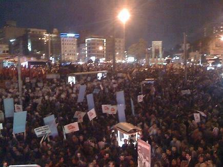 Türkiyə əhalisi müharibəyə etiraz edir<b style="color:red"> (FOTO)</b>