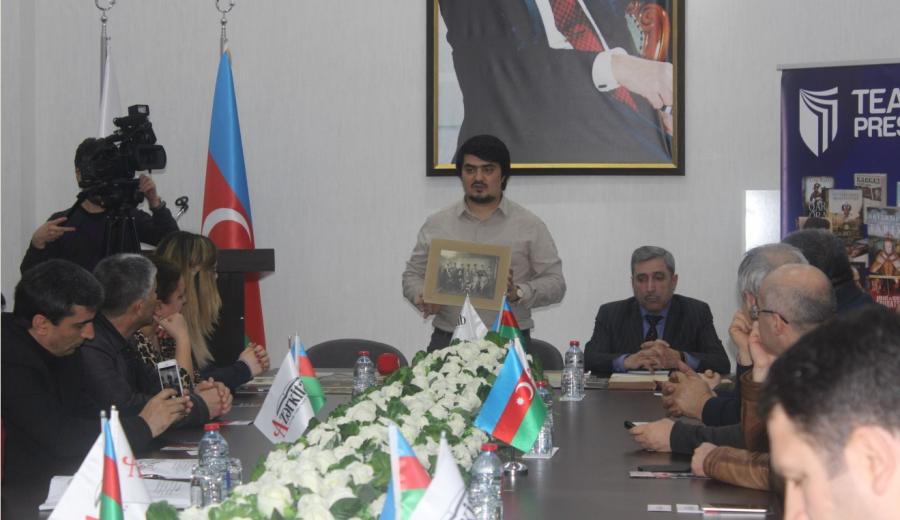 Dilqəm Əhmədin imza günü keçirildi - <b style="color:red">Fotolar </b>