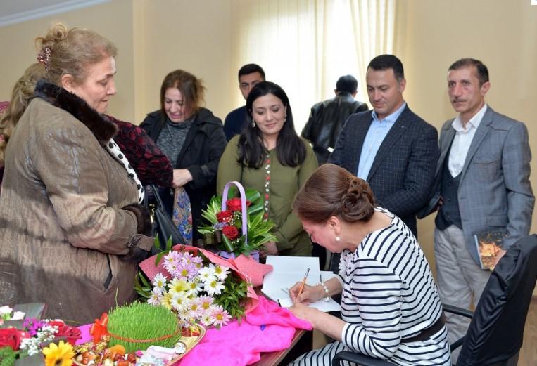 “Qürbət zöhrəsi” kitabı təqdim edildi - <b style="color:red">Fotolar</b>