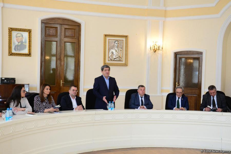 Yunus Oğuz “Ovçu” romanını təqdim etdi<b style="color:red"></b>