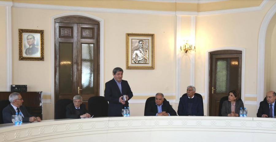 Zakir Fəxrinin “Şeirlər” (“Poems”) kitabı təqdim olundu <b style="color:red"></b>