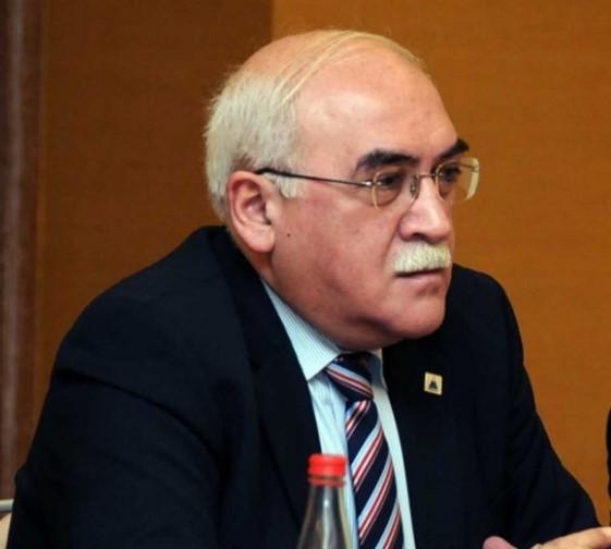 Almaniyada müalicə olunan İsa Qəmbər Bakıya qayıtdı<b style="color:red"></b>