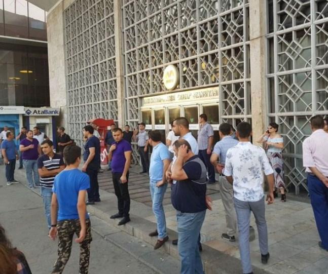 "Bakı metropoliteni"nin bütün stansiyalarına giriş bağlandı, qatarlar tuneldə qaldı - <b style="color:red">Yenilənib </b>