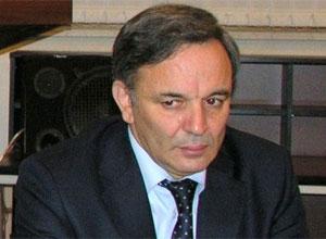 Əflatun Amaşov dövlətin mətbuata dəstəyindən danışdı<b style="color:red"></b>
