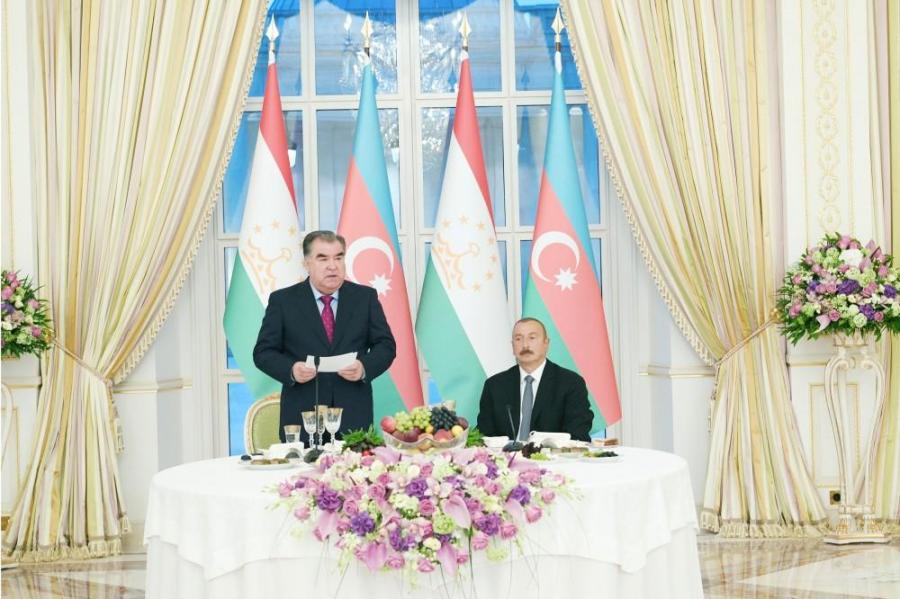 Tacikistan prezidenti: "Bakı mirvaridir, dünya səviyyəli şəhərdir"<b style="color:red"></b>
