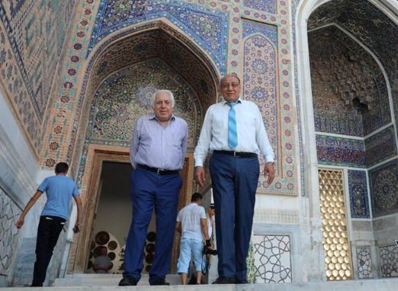 Anar müəllimin heyrəti <b style="color:red"></b>