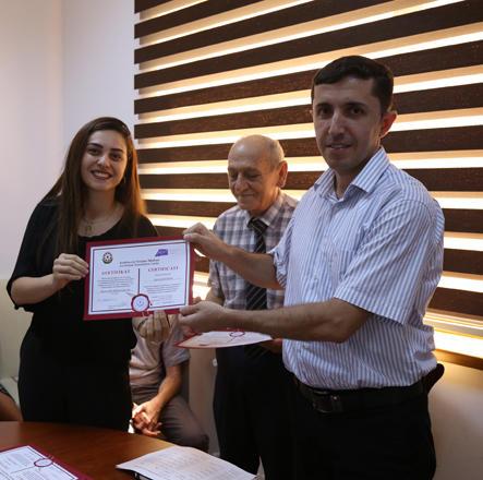 Tərcümə Mərkəzinin sertifikatları sahiblərinə təqdim olundu<b style="color:red"></b>