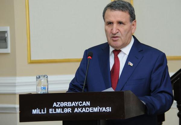 "Azərbaycan dilinin orfoqrafiya qaydaları üçün əsas prinsip azərbaycançılıq təlimidir"<b style="color:red"></b>