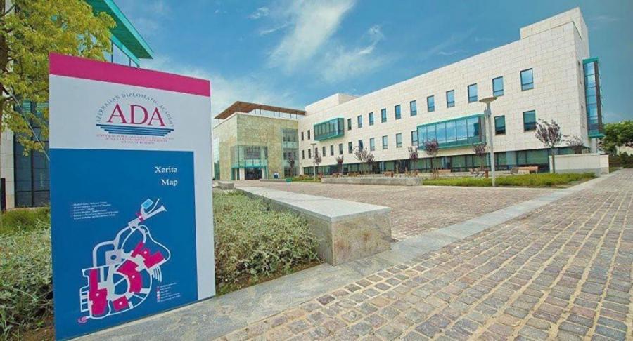 ADA Universitetində Nəsimi yaradıcılığına dair plenar müzakirə<b style="color:red"></b>