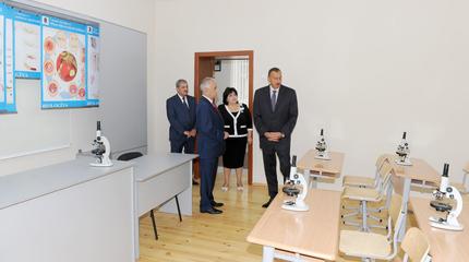 Prezident paytaxtın 31 saylı məktəbində olub<b style="color:red"></b>