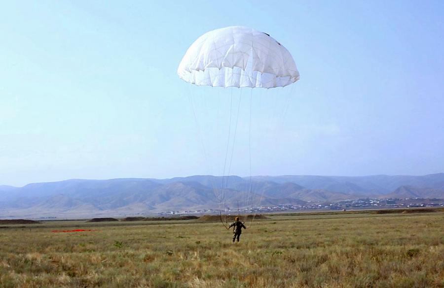 Ordu bölmələri paraşüt hazırlığı üzrə məşqlər keçirdi<b style="color:red"></b>