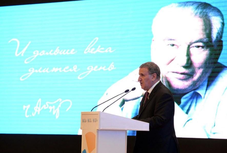 Nağıldan gerçəyə:<b style="color:red"> “Ağ gəmi” və ya əbədiyaşar Aytmatov </b>