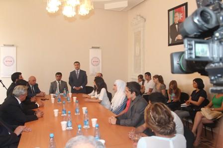 Deputatlar 700 bal toplayan abituriyentlərlə görüşdü -<b style="color:red">  FOTOLAR</b>