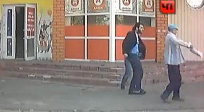 Moskvada azərbaycanlı 75 yaşlı qocanı döyüb <b style="color:red">(VİDEO)</b>