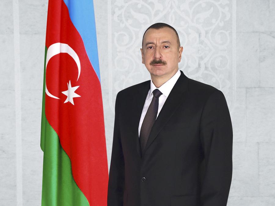 Prezident Tahir Salahovu təbrik etdi<b style="color:red"></b>