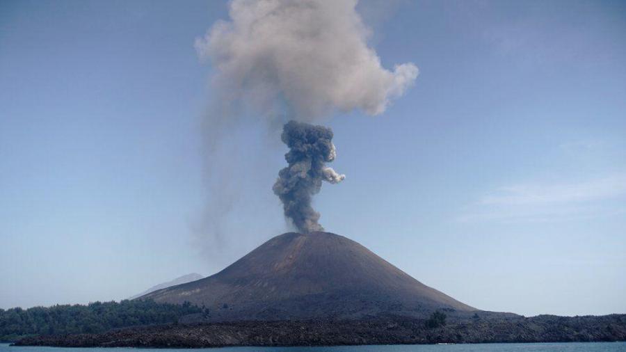 İndoneziyada "Anak Krakatau" yenidən püskürdü<b style="color:red"></b>