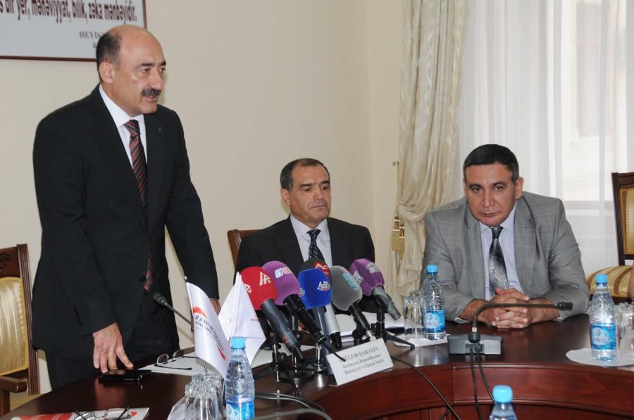 Əbülfəs Qarayev: "Azərbaycanda kitab nəşri işinə təkan verən addımlar atılır" <b style="color:red"> (Fotolar)</b>