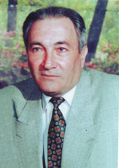 Dərdi dizinin üstə böyüdən şair...<b style="color:red"></b>