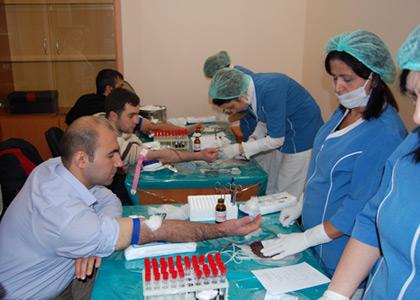 Aşura günü 2 mindən çox insan qan verib<b style="color:red"></b>