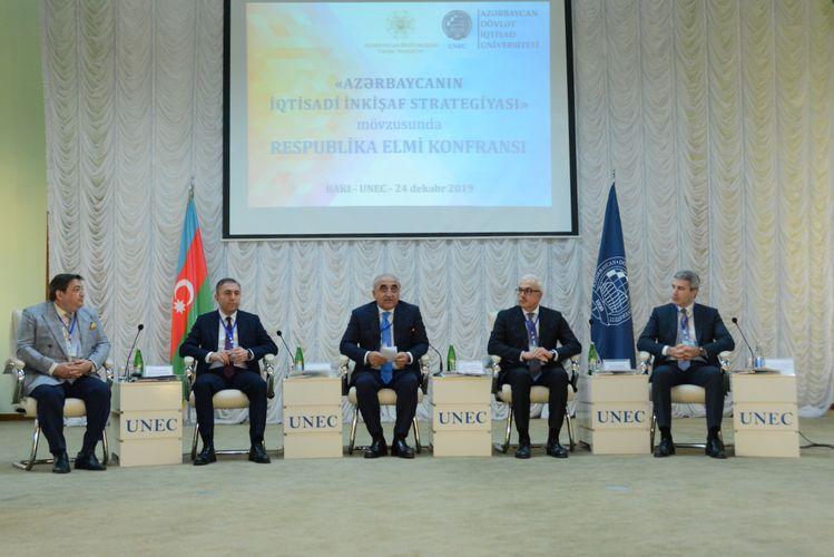 UNEC-də “Azərbaycanın iqtisadi inkişaf strategiyası” mövzusunda konfrans keçirilib<b style="color:red"></b>
