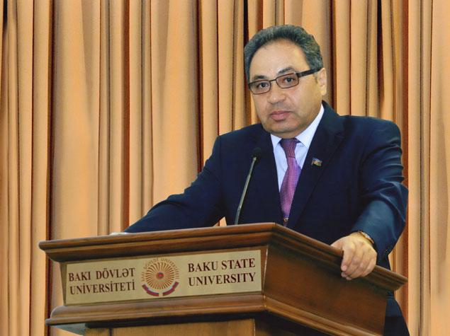 Abel Məhərrəmov Cəmil Həsənlinin işdən çıxarılmasına münasibət bildirib<b style="color:red"></b>
