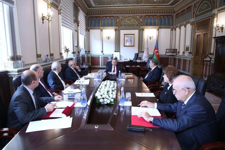 Bir qrup doktorant və dissertant AMEA-nın institutlarına köçürüləcək<b style="color:red"></b>