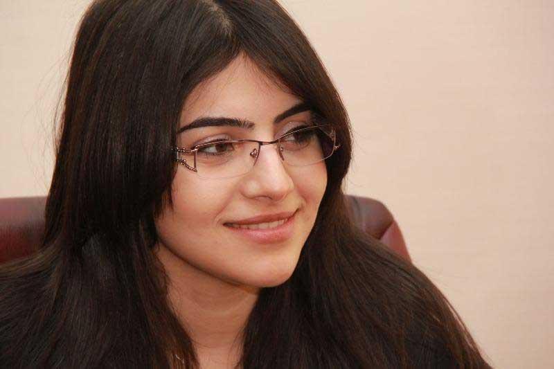 “İllər boyu ağlatdığın bu qadın...”- <b style="color:red"> YÜZ GÖZƏL SEVGİ ŞEİRİ</b>