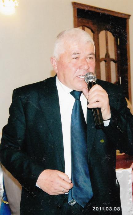 El ağsaqqalı <b style="color:red"></b>