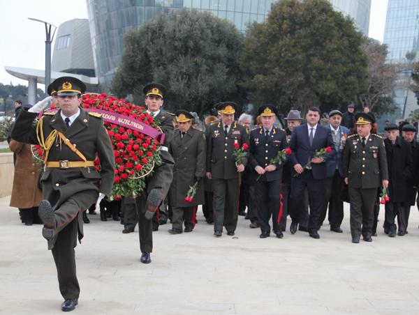 Müdafiə Nazirliyi Həzi Aslanovu yad etdi<b style="color:red"></b>