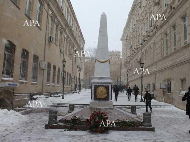 Məhəmməd Əmin Rəsulzadənin 130 illik yubileyi münasibətilə Bakıdakı “İstiqlal” abidəsi önündə rəsmi tədbir keçirilib - <b style="color:red">FOTO</b>