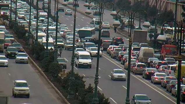 Heydər Əliyev prospektində yol qəzası: tıxac yaranıb<b style="color:red"></b>