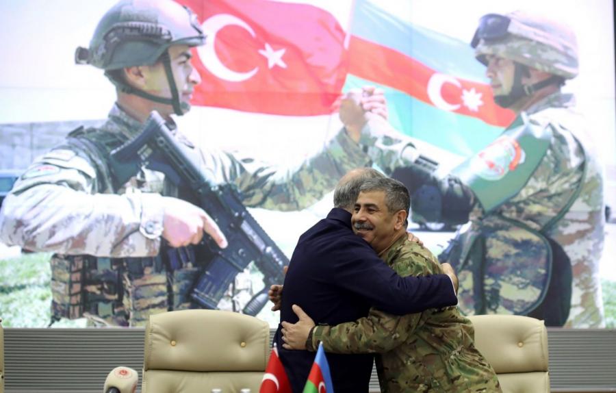 Hulusi Akar qələbə sevincini Zakir Həsənovla bölüşdü - <b style="color:red">Fotolar</b>