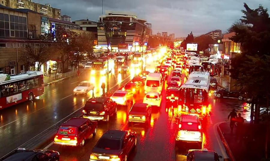 Bakıda avtobuslar gecikmə ilə hərəkət edir<b style="color:red"></b>