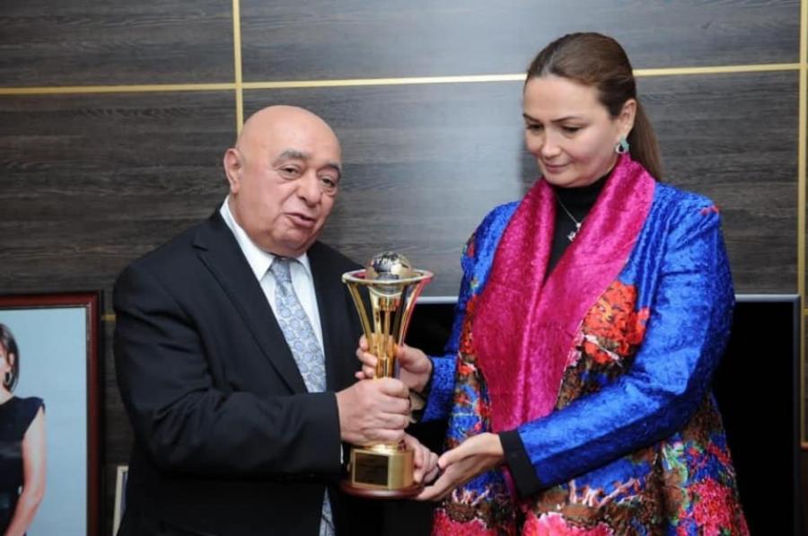Sabir Rüstəmxanlı və Qənirə Paşayeva mükafatlandırıldı<b style="color:red"></b>