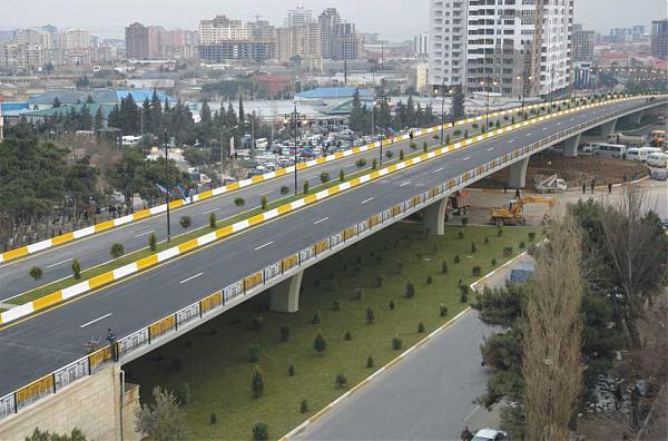 Bakıda gənc oğlan özünü körpüdən atmaq istədi<b style="color:red"></b>